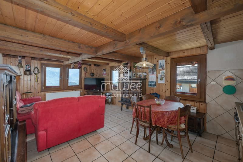 Semi-detached chalet with outbuilding and great potential in Granois (2)