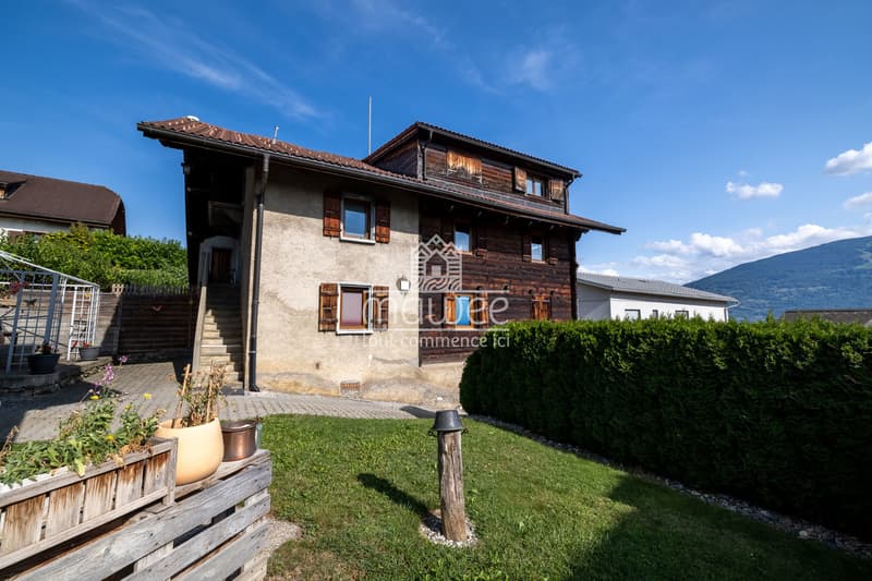 Semi-detached chalet with outbuilding and great potential in Granois (1)