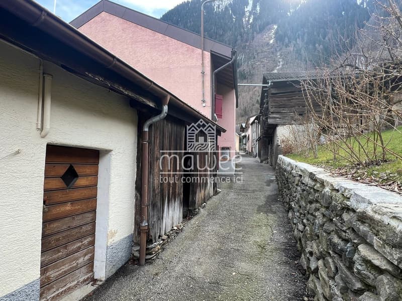 Historic barn to transform - center of Brocard (Martigny-Croix) (1)