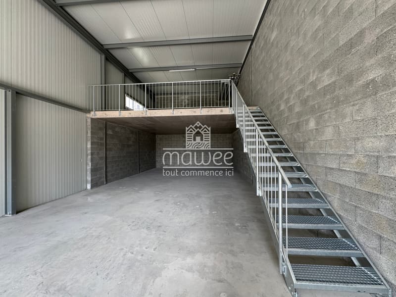 Box di 130 m2 a Saxon (1)