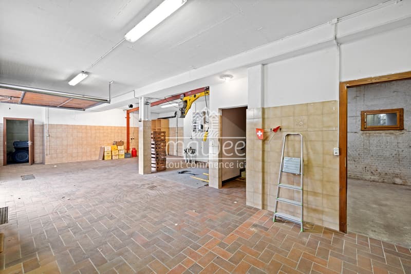 Building with great potential in the center of Chamoson (13)
