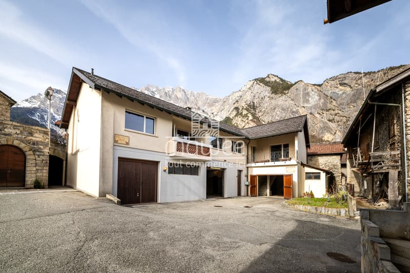 Building with great potential in the center of Chamoson (2)