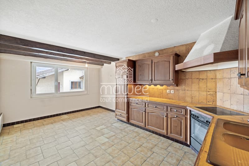 Building with great potential in the center of Chamoson (4)
