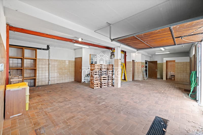 Building with great potential in the center of Chamoson (12)