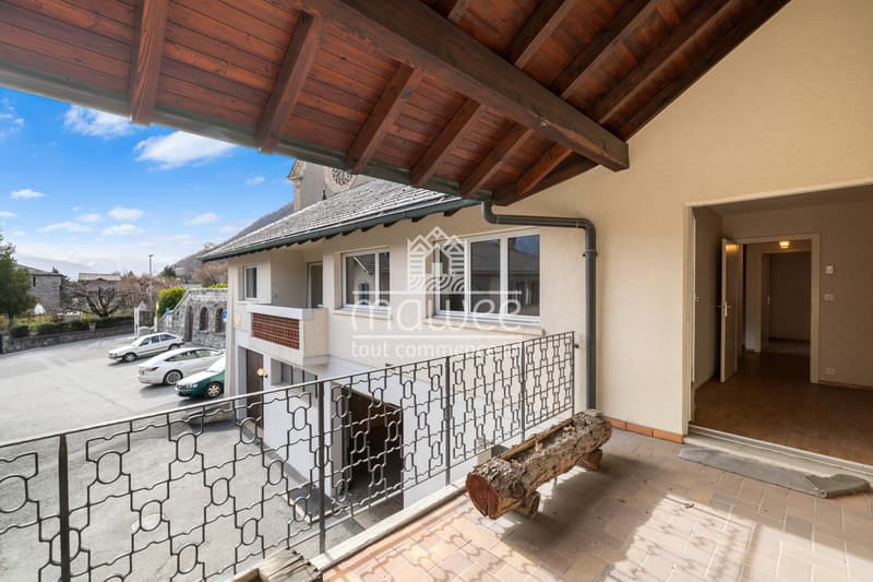 Building with great potential in the center of Chamoson (1)