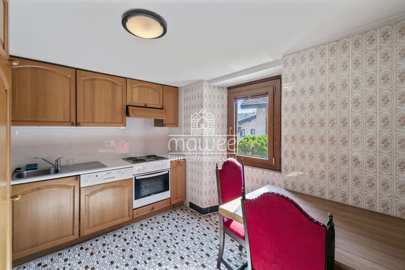 Chalet mitoyen avec dépendance et grand potentiel à Granois (10)