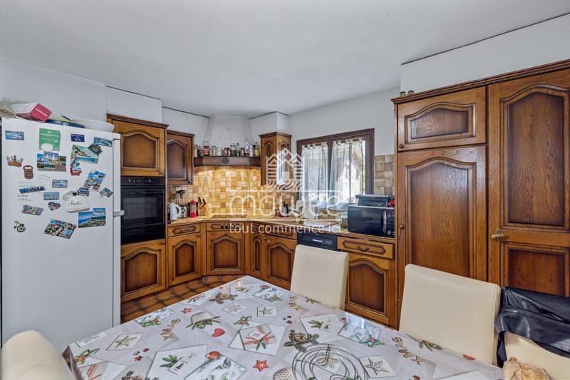 Rare on the market - Villa with studio and great potential! (5)