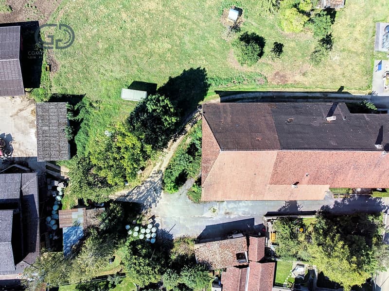 Building land on the edge of an agricultural area (3)