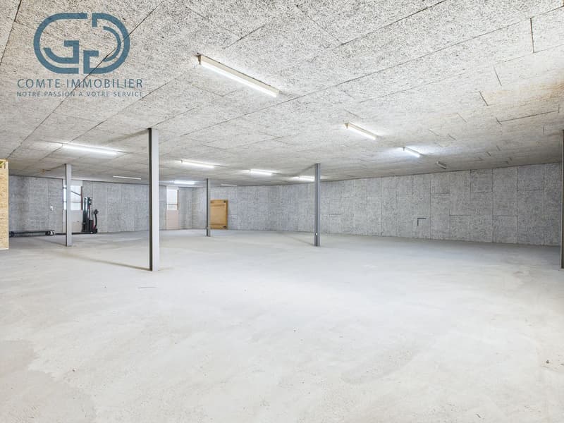 367 m2 storage space for rent in the center of Courgenay (2)