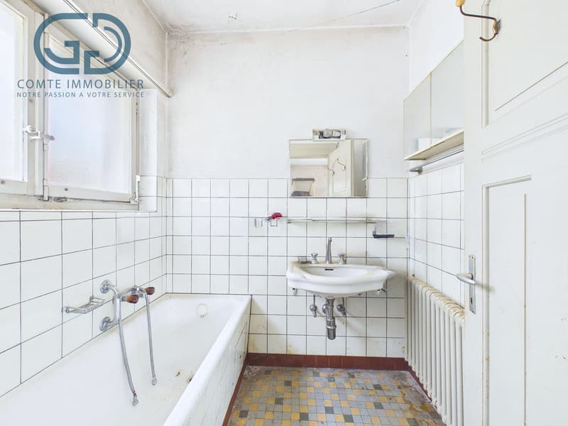 Individual house to renovate close to all amenities (6)