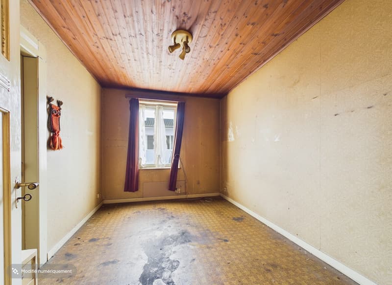 Individual house to renovate close to all amenities (11)