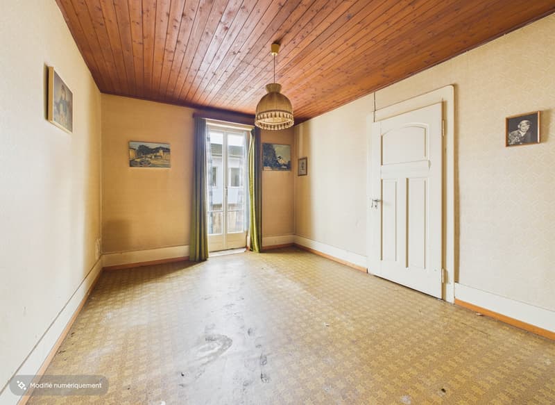 Individual house to renovate close to all amenities (8)
