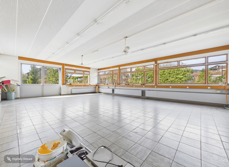 Casa indipendente con grande superficie commerciale (10)
