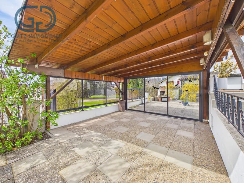 Casa indipendente con grande superficie commerciale (11)