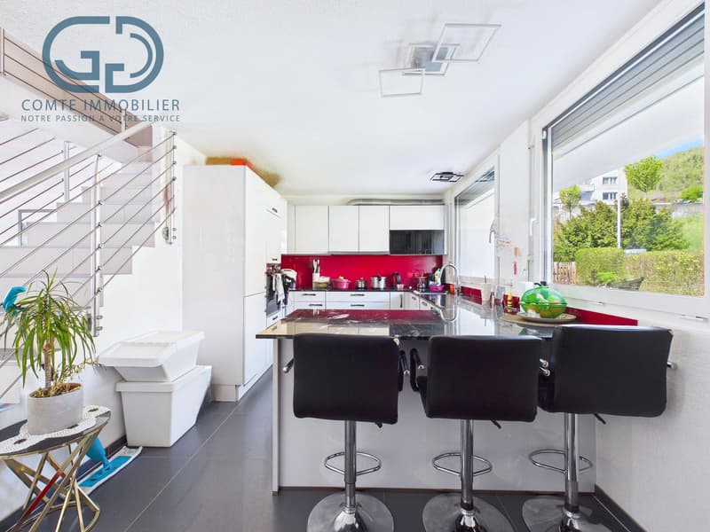 Semi-detached house on one side close to the school (5)