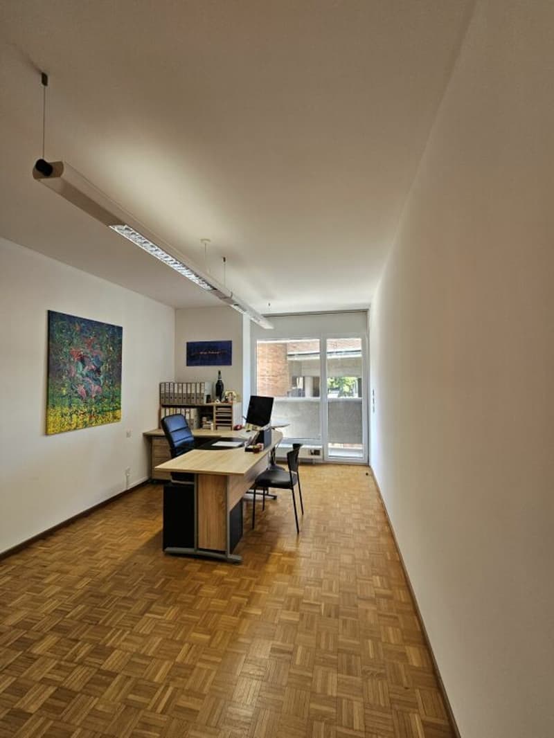Bureau de 137 m² dans un quartier stratégique (9)