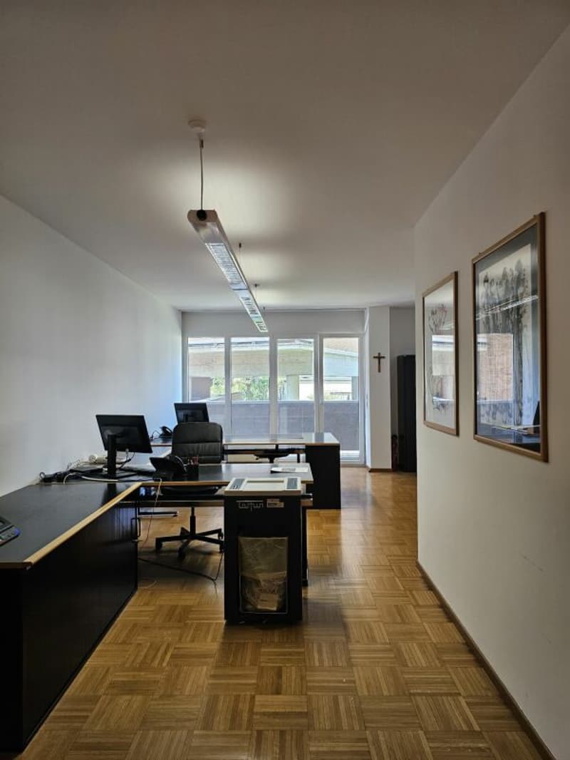 Bureau de 137 m² dans un quartier stratégique (3)