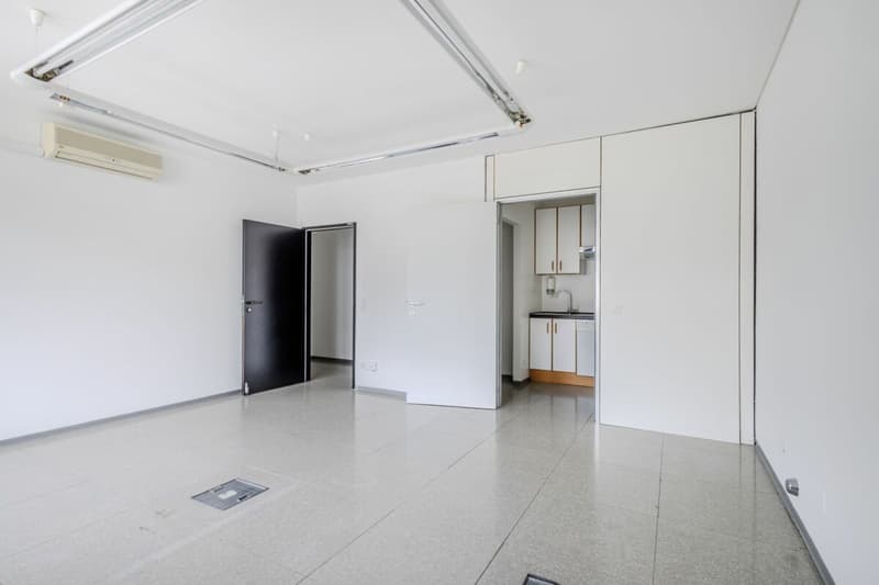 Büro im Zentrum von Chiasso gegenüber dem Bahnhof FFS (8)