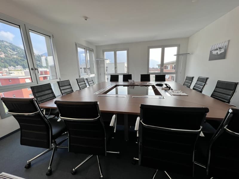 Modern and bright office of 527 sqm on the 5th floor (2)