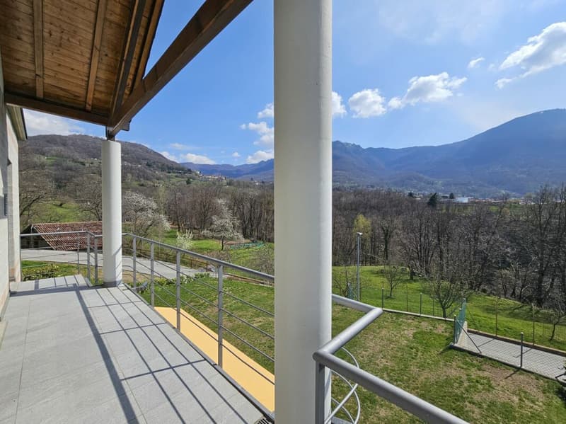 Casa a schiera con giardino e vista aperta (6)