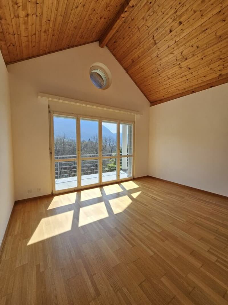 Casa a schiera con giardino e vista aperta (5)