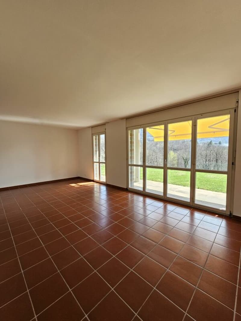 Casa a schiera con giardino e vista aperta (2)
