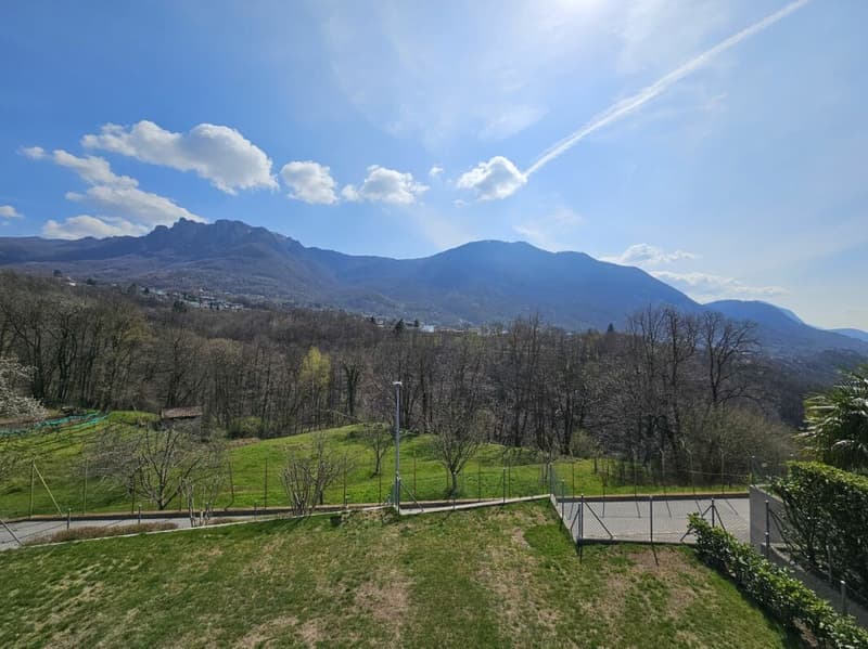 Casa a schiera con giardino e vista aperta (12)
