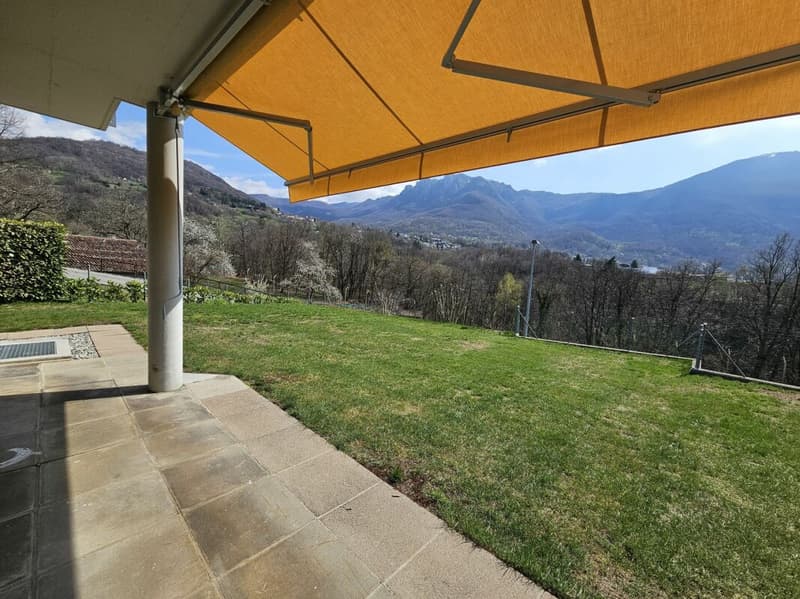 Casa a schiera con giardino e vista aperta (3)