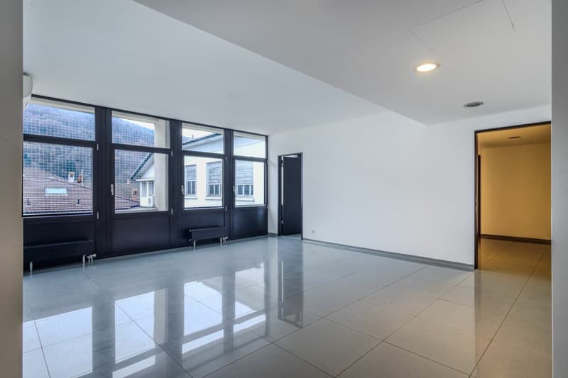 Ufficio in centro a Chiasso vis-a-vis la stazione FFS (3)