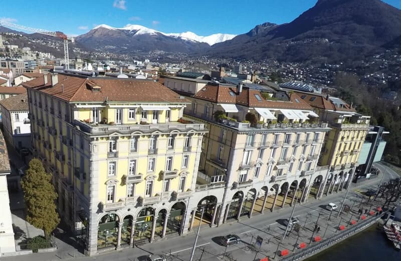 Office in one of the city's most prestigious and historic buildings (1)