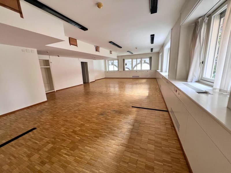 Office in one of the city's most prestigious and historic buildings (2)