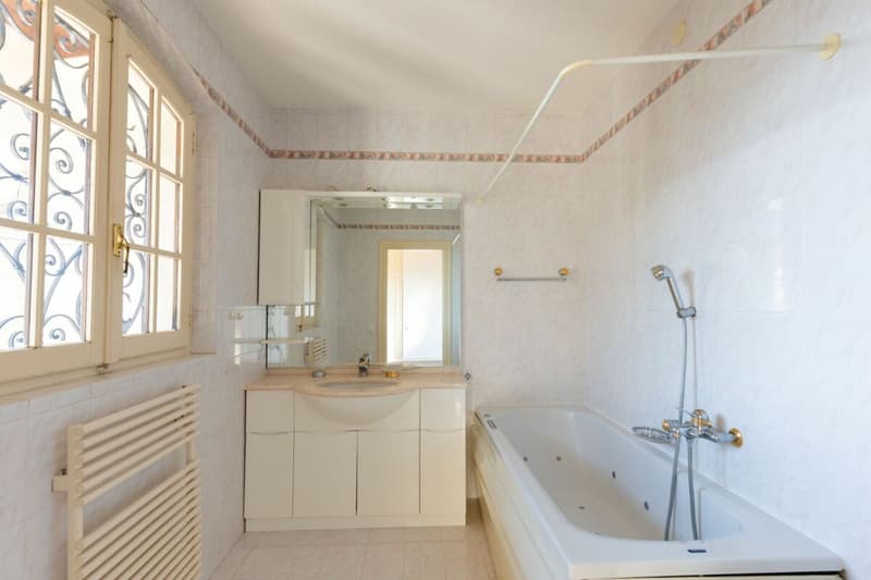 Villa élégante de style méditerranéen avec vue imprenable sur le golfe de Lugano (12)