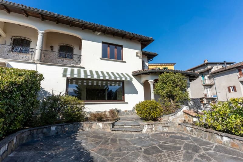 Villa élégante de style méditerranéen avec vue imprenable sur le golfe de Lugano (20)
