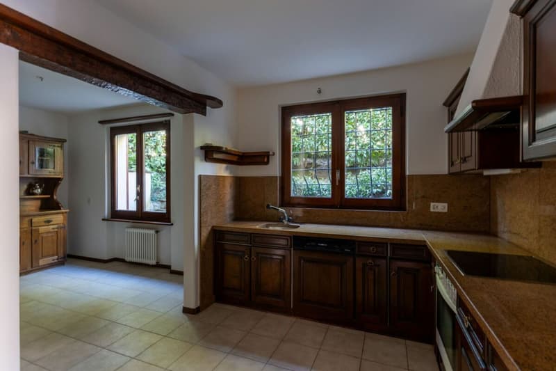 Villa élégante de style méditerranéen avec vue imprenable sur le golfe de Lugano (9)
