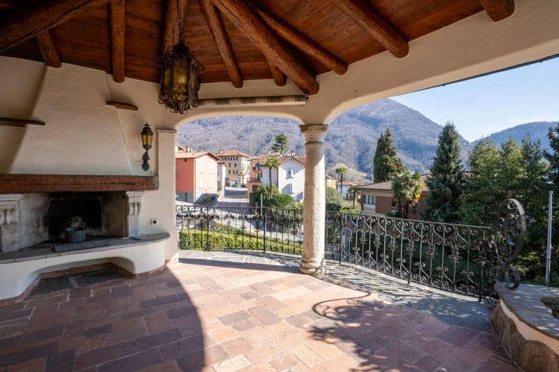 Villa élégante de style méditerranéen avec vue imprenable sur le golfe de Lugano (17)