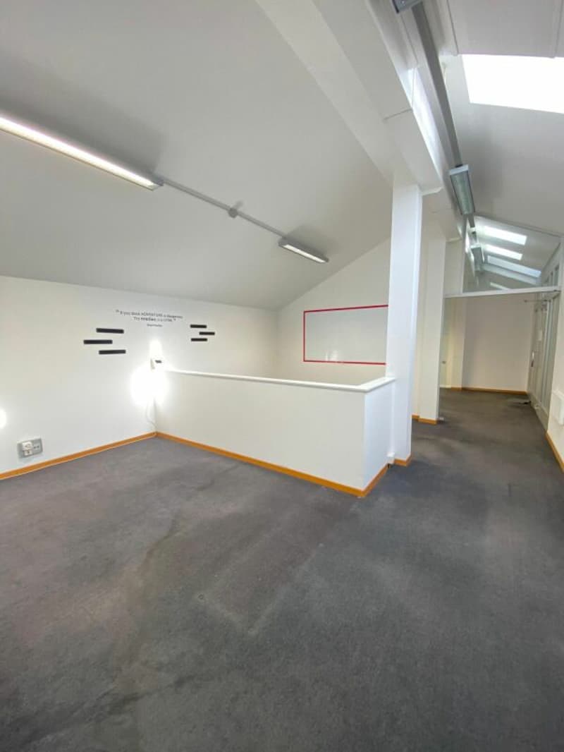 Bureau mansardé dans le centre de Lugano (2)
