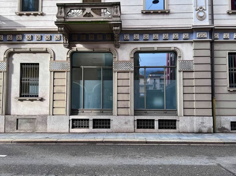 Büro mit Schaufenstern im Stadtzentrum (2)