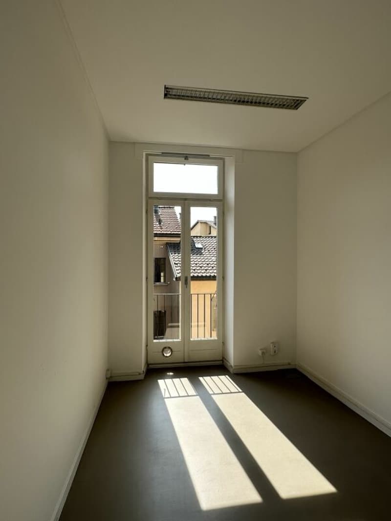 Bureau de 232 m² dans le centre de Lugano (5)