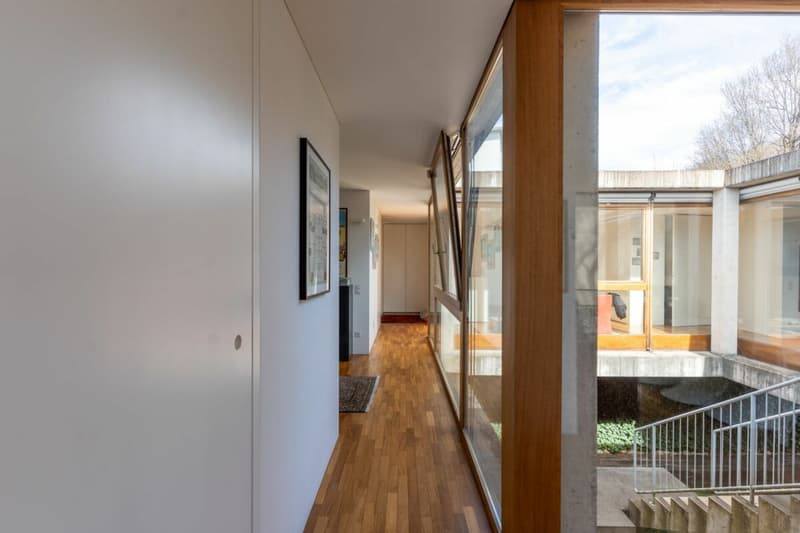 Maison d'art immergée dans la nature avec piscine (12)