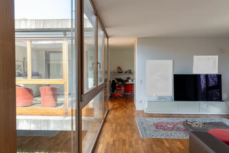 Maison d'art immergée dans la nature avec piscine (6)