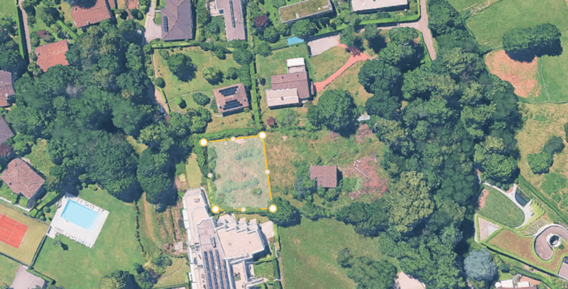Building plot with approved project (1)