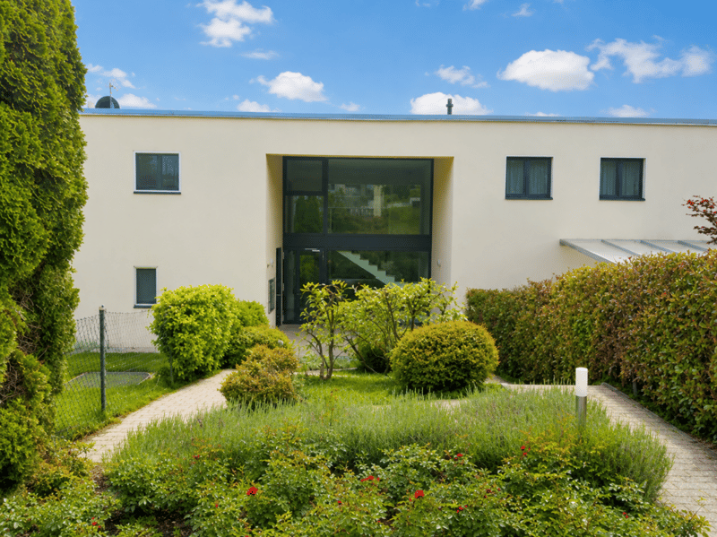 Charming 2.5-Room Apartment with Private Garden (10)