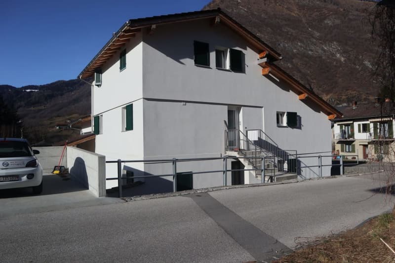 Interessantes und neues Mietshaus im Grünen, Olivone (5)