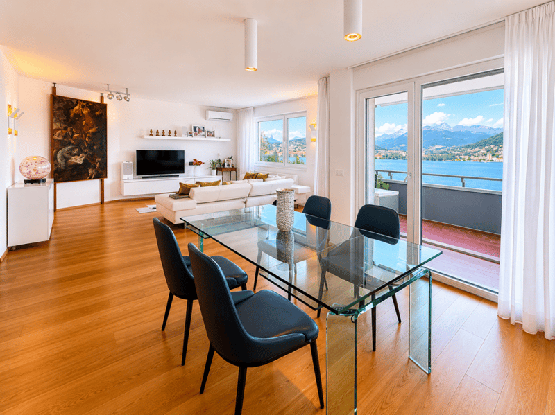 Stunning 4.5-room apartment with private lakeside beach (5)