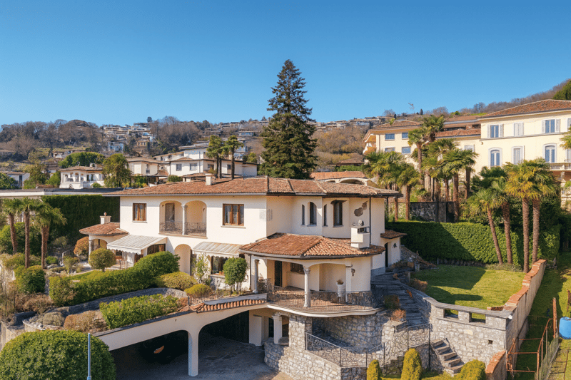 Elegant Mediterranean-Style Villa with Breathtaking Views of the Gulf of Lugano (2)