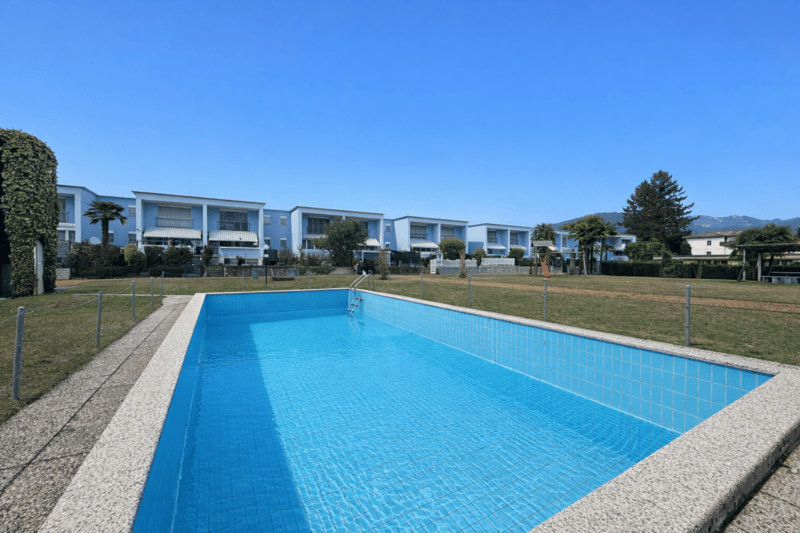 Attico di 4.5 locali con ampi spazi, terrazza e piscina (1)