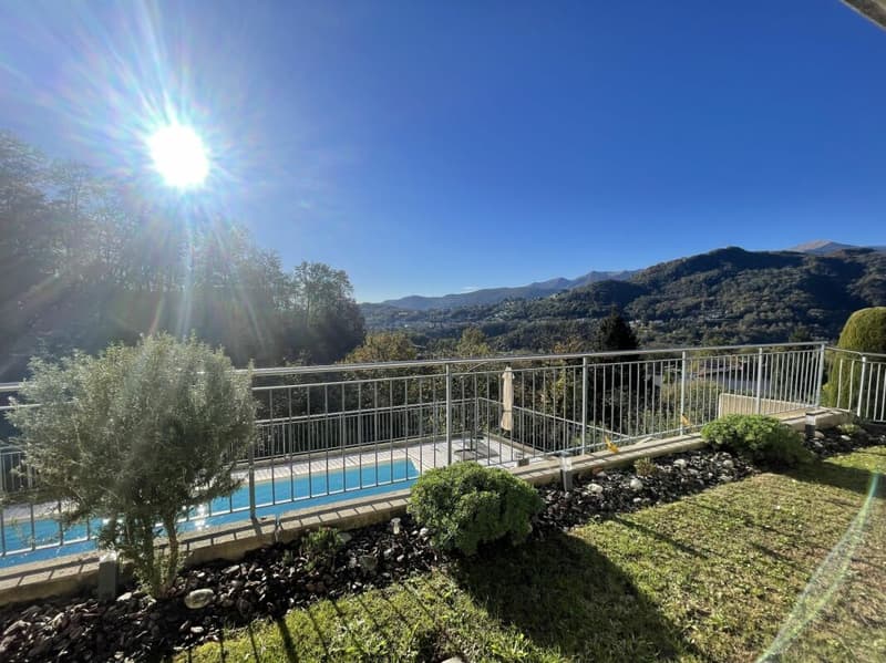 Beautiful house with 2 apartments and a pool. (2)