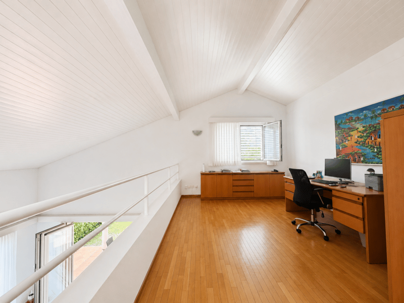 Spacious 7.5-room villa with large private garden (3)