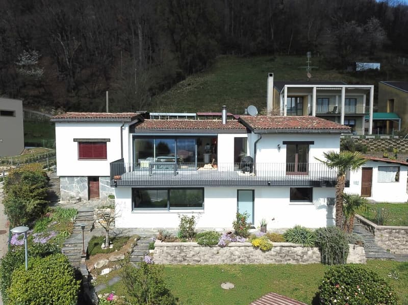 Single family house with lake view (2)