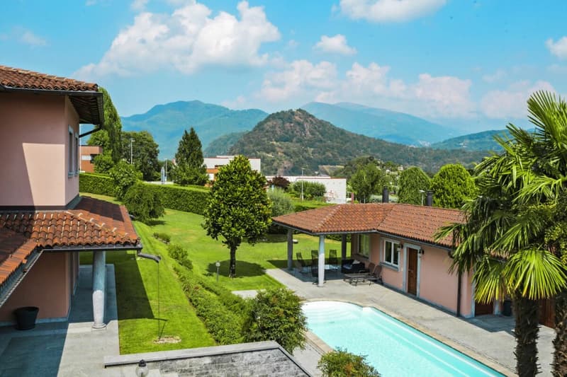 Prästigevilla mit Baugrund (3)
